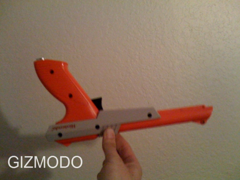 Illustration for article titled NES Zapper Bong Invites You to Place the Barrel in Your Mouth